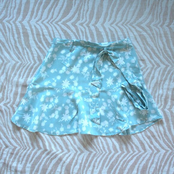 SO Light Blue Floral Mini Skirt - Picture 1 of 6
